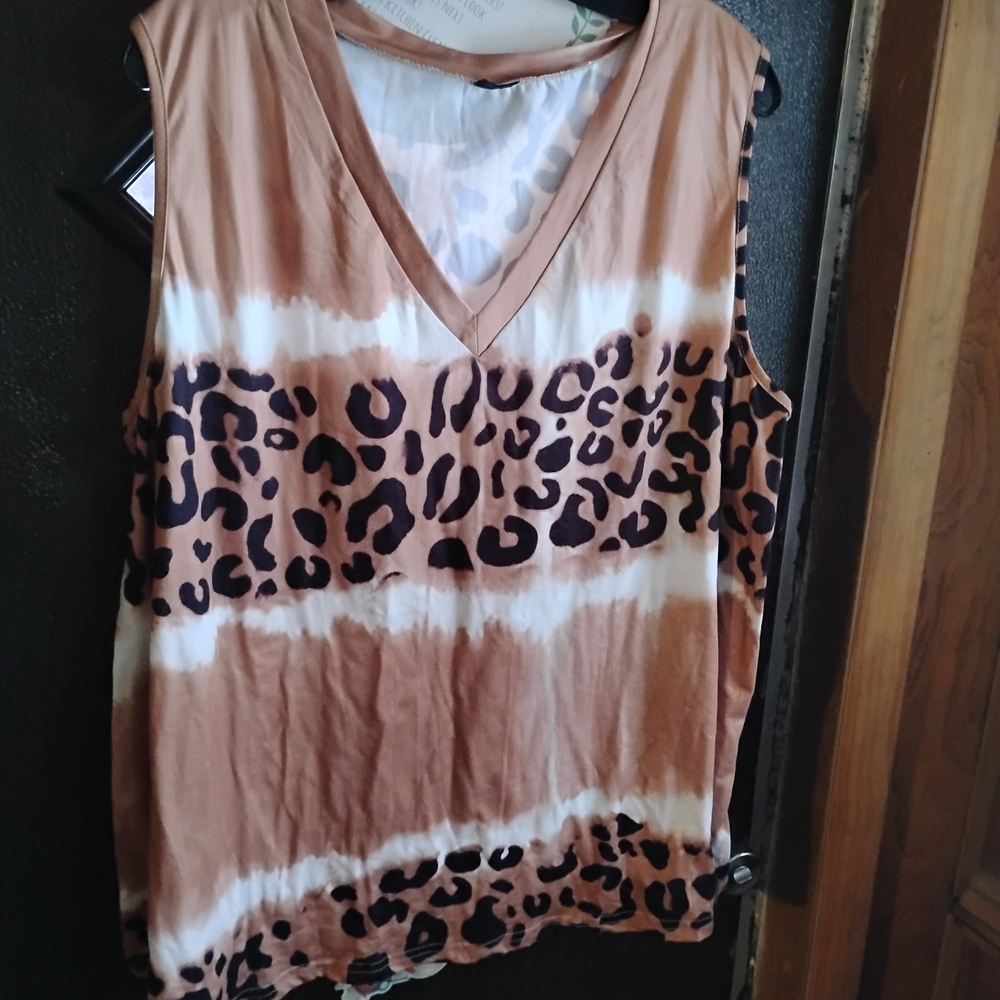 SHEIN Brown Leopard Print V-Neck Tank Top